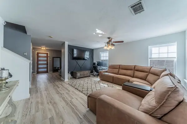 2216 La Salle Trail, Grand Prairie, TX 75052