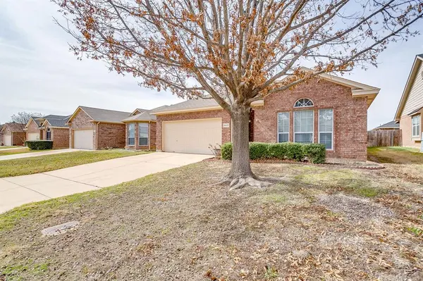 10625 Ashmore Drive, Fort Worth, TX 76131