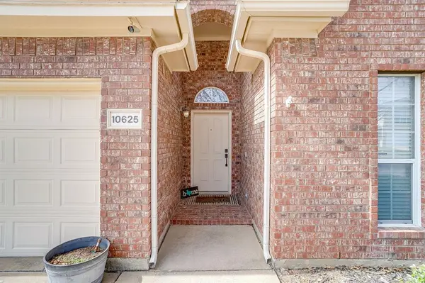 10625 Ashmore Drive, Fort Worth, TX 76131