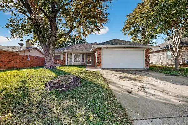 932 Freestone Drive, Arlington, TX 76017