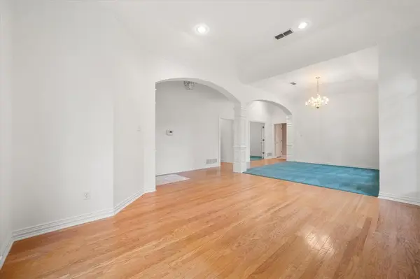 5200 Independence Avenue, Arlington, TX 76017