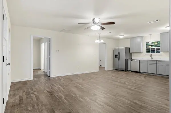 1015 W Park Drive, Wills Point, TX 75169