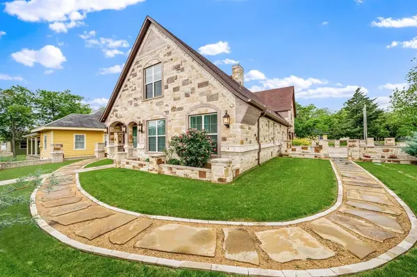 2104 Wellington Street, Greenville, TX 75401