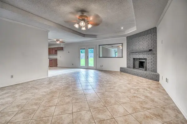 6208 Big Springs Drive, Arlington, TX 76001