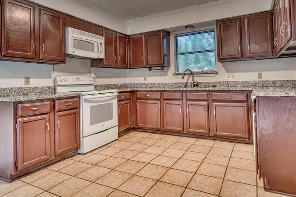 6208 Big Springs Drive, Arlington, TX 76001