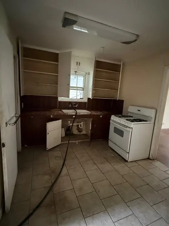 821 Hillburn Drive, Dallas, TX 75217