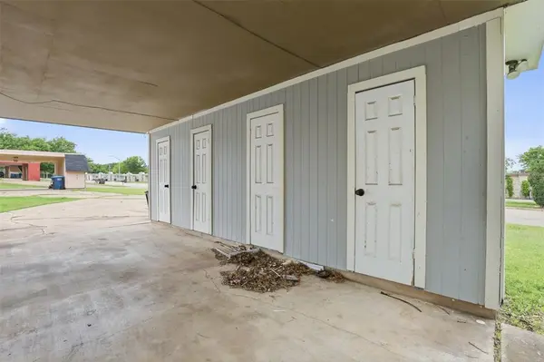 6761 Trail Lake Drive, Fort Worth, TX 76133