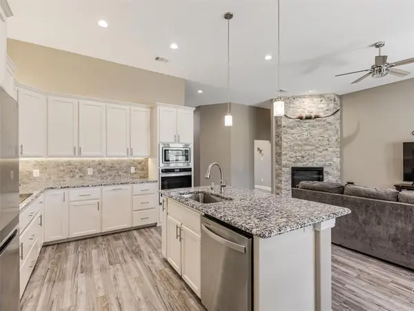 31 Golf Walk Circle, Denison, TX 75020