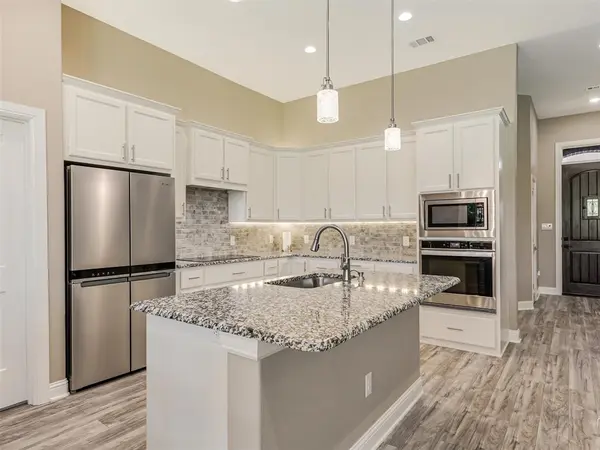 31 Golf Walk Circle, Denison, TX 75020