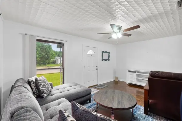 1109 N Jim Miller Road, Dallas, TX 75217