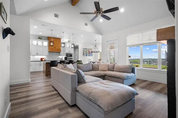 1040 Agnes N, Springtown, TX 76082