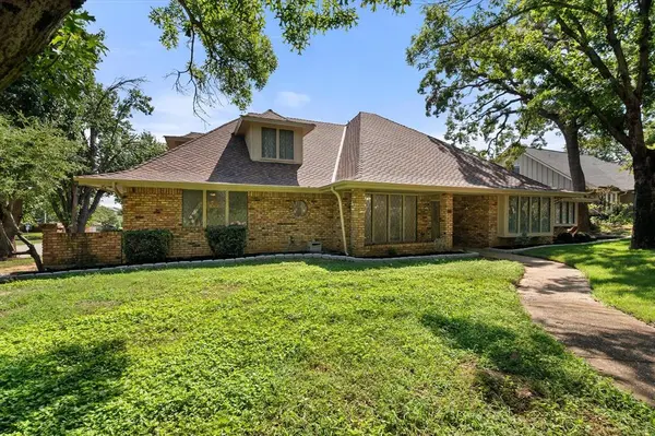 1801 High Vista Court, Fort Worth, TX 76112