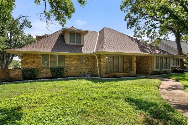 1801 High Vista Court, Fort Worth, TX 76112