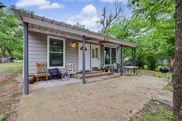 205 S Main Street, Bonham, TX 75418