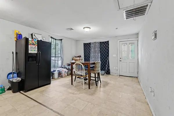 205 S Main Street, Bonham, TX 75418