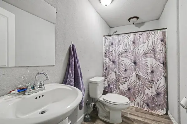 205 S Main Street, Bonham, TX 75418