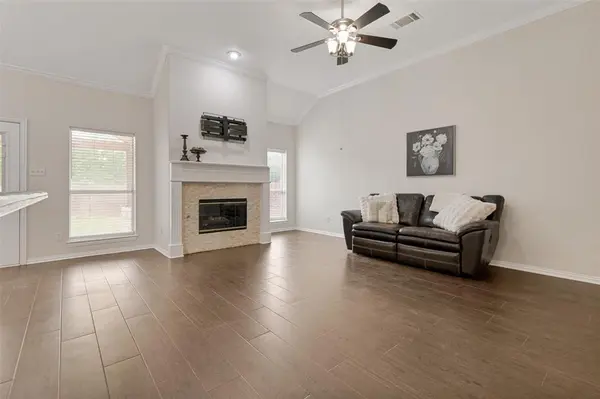 2632 Britany Cir Circle, Bedford, TX 76022