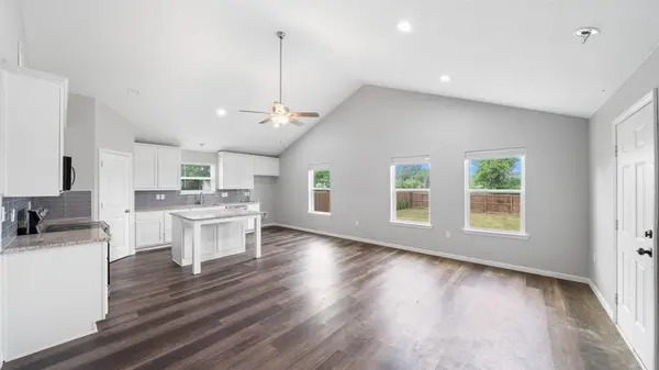 207 E Mccoulskey Street, Terrell, TX 75160