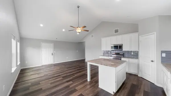 207 E Mccoulskey Street, Terrell, TX 75160