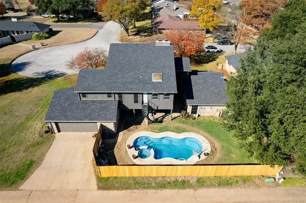 404 Laurel Trail N, Terrell, TX 75160