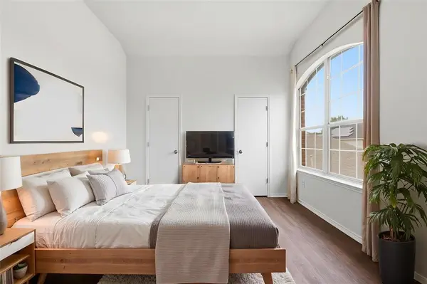 725 Parkford Lane, Arlington, TX 76001