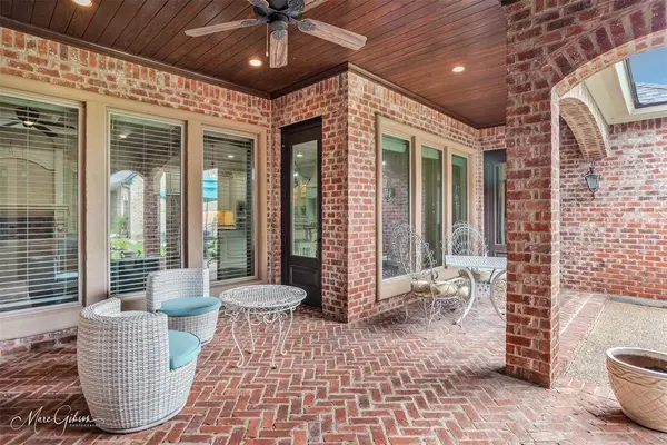 302 Bevly Lake Drive, Bossier City, LA 71111