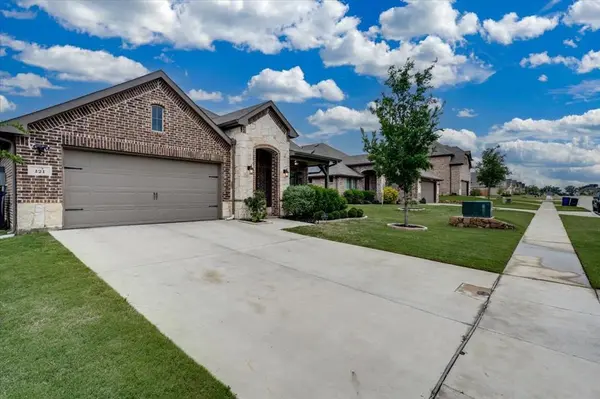 121 Rosemary Drive, Azle, TX 76020