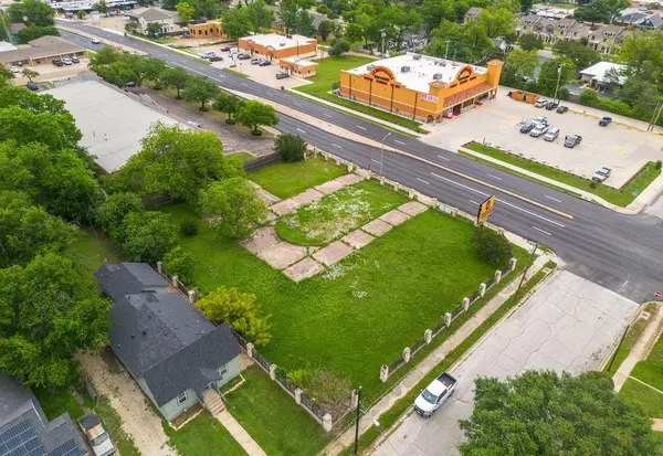 2217 W Waco Drive, Waco, TX 76707