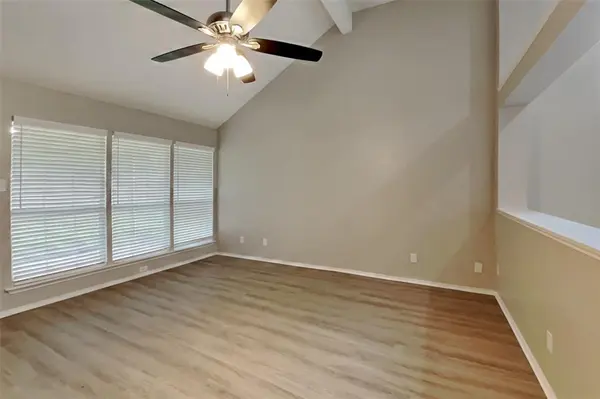 907 Tennis Villa Drive, Arlington, TX 76017