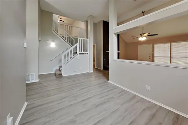 907 Tennis Villa Drive, Arlington, TX 76017