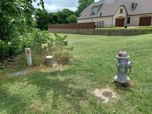 934 Beverly Circle, Cedar Hill, TX 75104