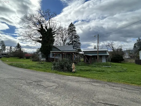 1764 OLD TOWN LOOP RD, Oakland, OR 97462