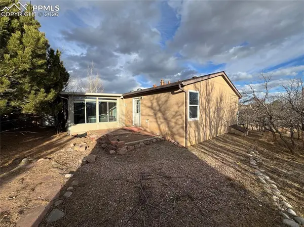 690 Meadow LN, Palmer Lake, CO 80133