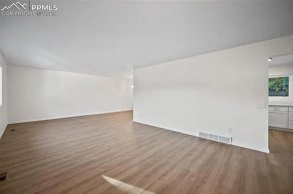 2925 Westcliff CIR, Colorado Springs, CO 80906