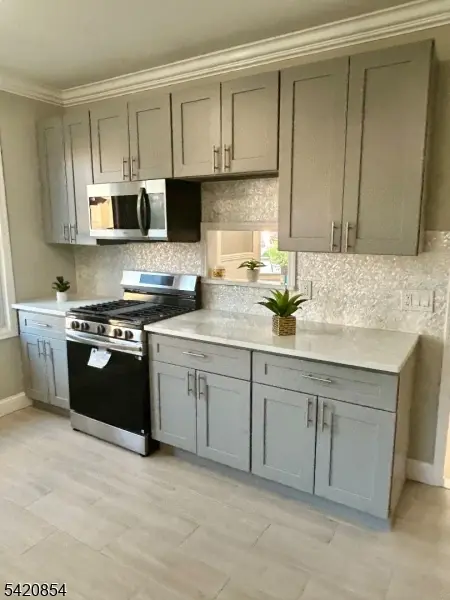 14 Guenther Pl, Passaic City, NJ 07055