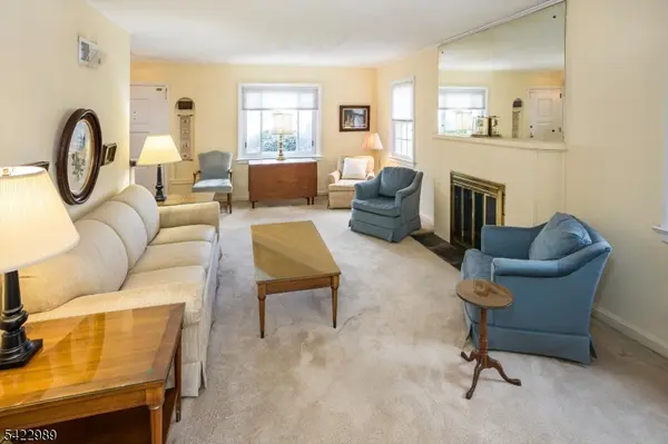 31 Burlington Rd, Clifton City, NJ 07012