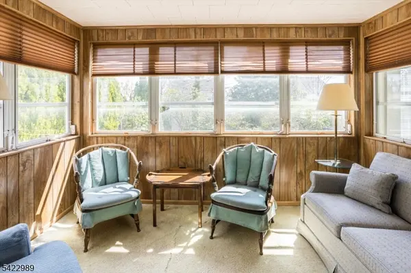 31 Burlington Rd, Clifton City, NJ 07012