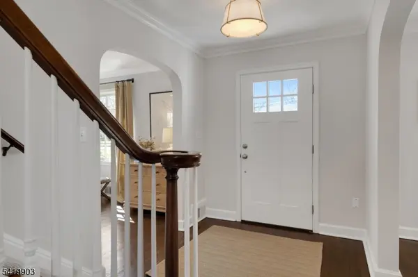 40 Elmwood Ave, Chatham Boro, NJ 07928