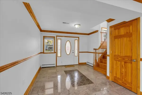 95 Calvert Ave E, Edison Twp., NJ 08820