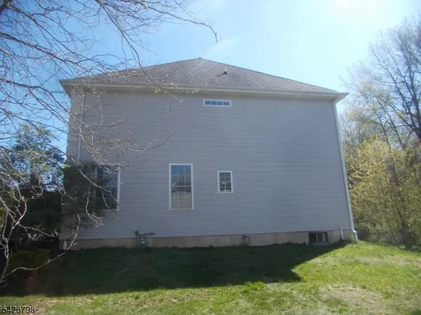 11 Shadow Hill Way, Washington Twp., NJ 07840