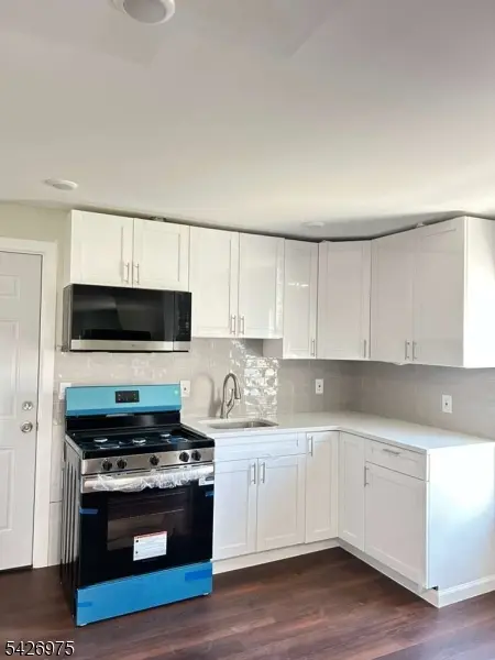 8 Hampton St #B, Newton Town, NJ 07860