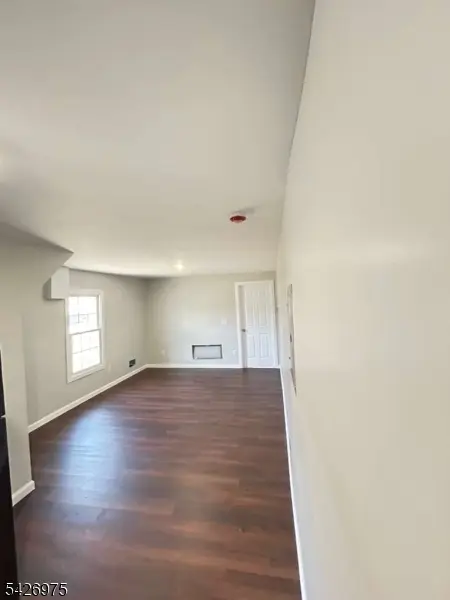 8 Hampton St #B, Newton Town, NJ 07860