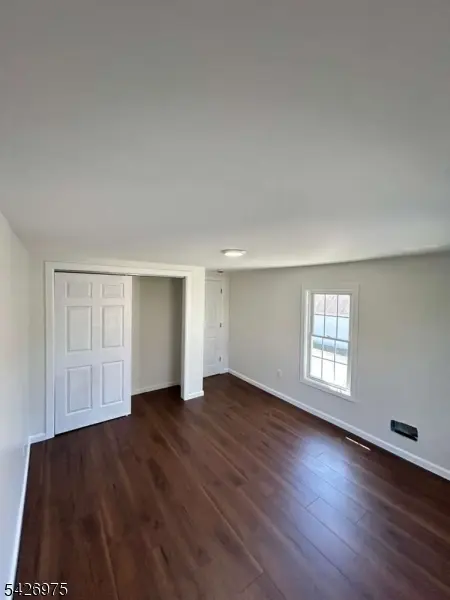 8 Hampton St #B, Newton Town, NJ 07860