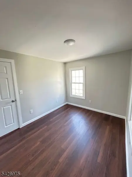 8 Hampton St #B, Newton Town, NJ 07860