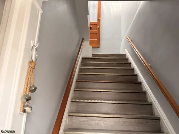 390 Delano Pl, Fairview Boro, NJ 07022