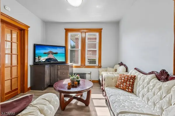 390 Delano Pl, Fairview Boro, NJ 07022