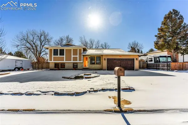 6 Archway LN, Pueblo, CO 81005