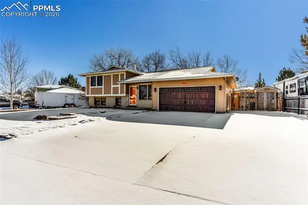 6 Archway LN, Pueblo, CO 81005