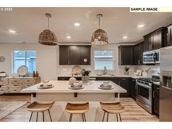 1123 Clemson St, Woodburn, OR 97071