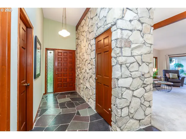 7130 LOS VERDES DR, Gladstone, OR 97027